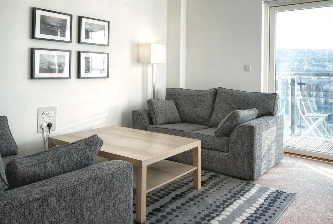 Elegant And Bright Seaside Apt In Swansea Marina Esterno foto